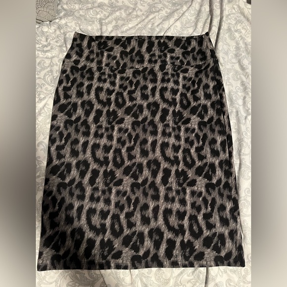 Bundle of 3 patterned LuLaRoe women’s skirts all size XL - Picture 9 of 11